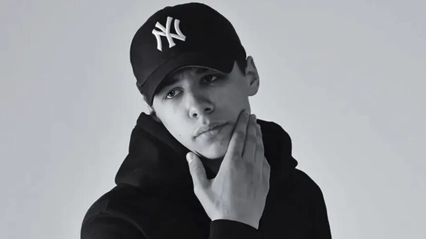 Macan певец фото MACAN покорил VK-чарт с новой балладой "Гири" * ТНТ MUSIC Здесь твоя музыка