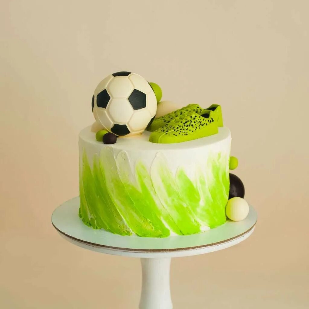 Торт для мальчика мяч. Торт мяч. Торт футбольный. Тортик футболисту. Торт с футбольной тематикой.