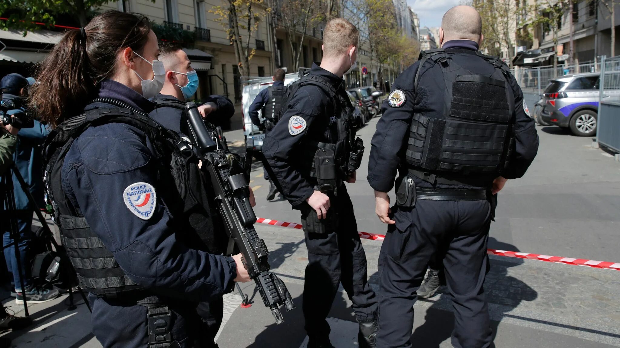 Person kill. Стрельба в Париже. Стрельба в центре Москвы сегодня. Стрельба ряд.