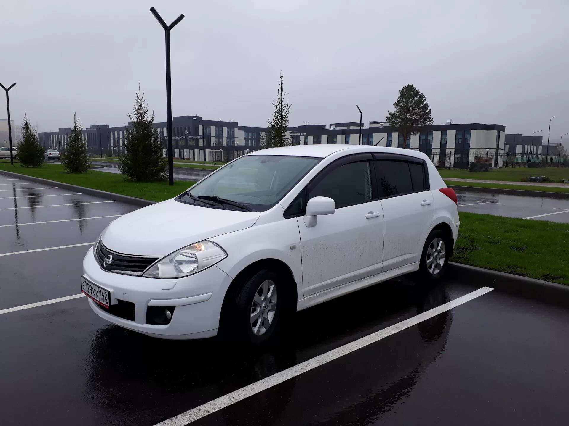 Тиида с11. Nissan Tiida с11. Ниссан Тиида 11 года. Ниссан Тиида 2010 белая.