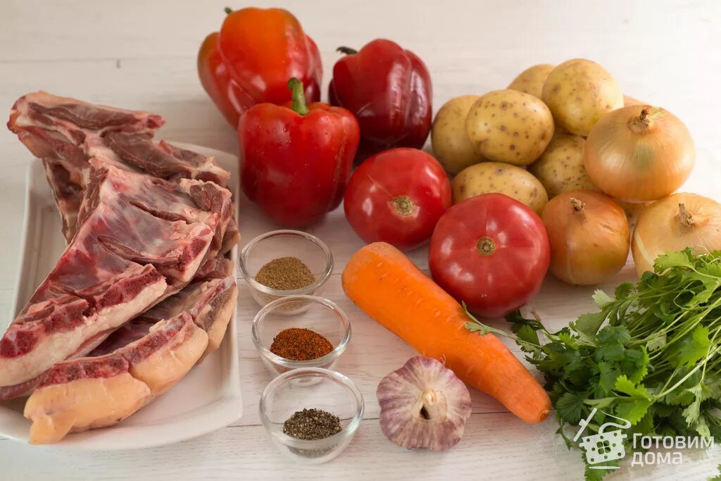 Какую говядину для шурпы. Продукты для шурпы. шурпа из баранины ингредиенты. шурпа с мясом. ингредиенты для шурпы из говядины.
