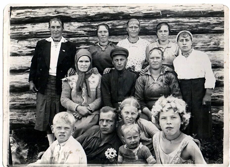 Семья лаптевых. Семья строгановых 19 век. Семья в деревне лаптевых. Семья в деревне лаптевых. Фотография семьи владимира даля.