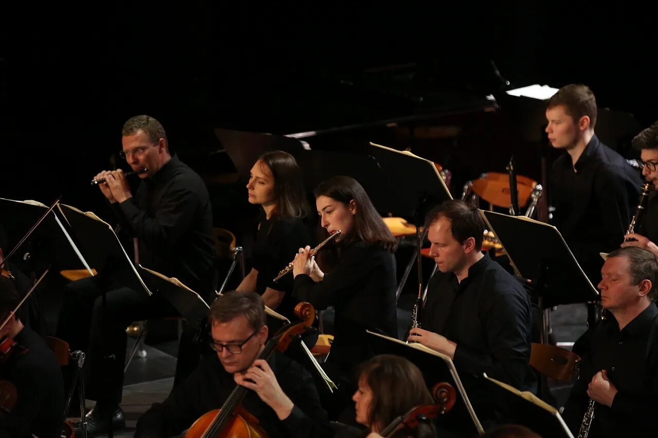 Группа симфонический оркестр мариинского театра. Первая скрипка оркестра мариинского театра. Концерт оркестра мариинского театра. Мариинский оркестр гергиев. Гергиев оркестр.