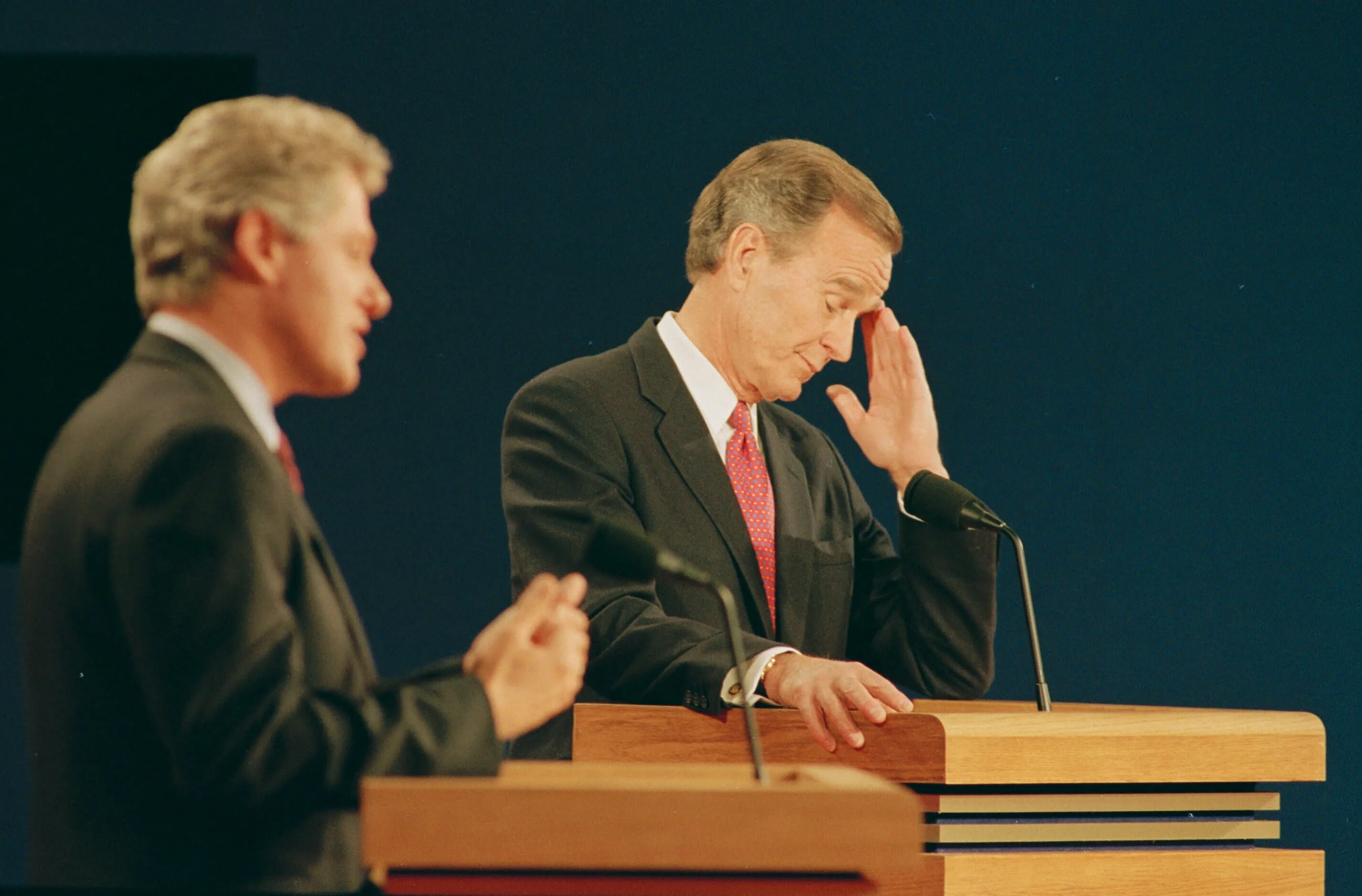 Когда начинаются дебаты президента. Билл Клинтон Буш 1992. Билл Клинтон дебаты 1992. Джордж Буш дебаты. Буш старший и Клинтон выборы 1992.