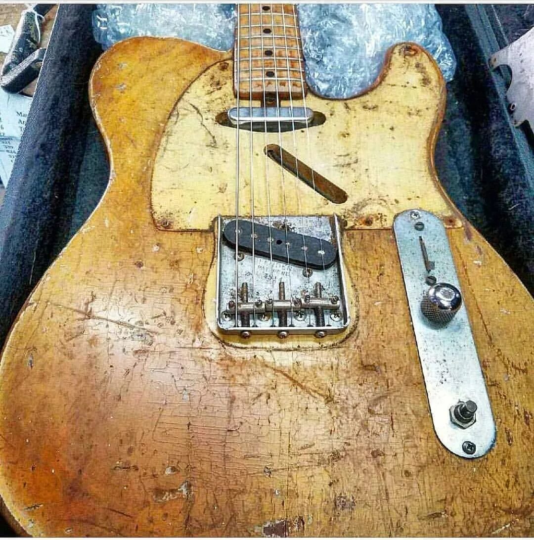 Электрогитара telecaster. Электрогитара Fender 1954 Relic Telecaster. Акустическая гитара Fender Telecaster. Электрогитара Fender Telecaster. Старый Фендер телекастер.