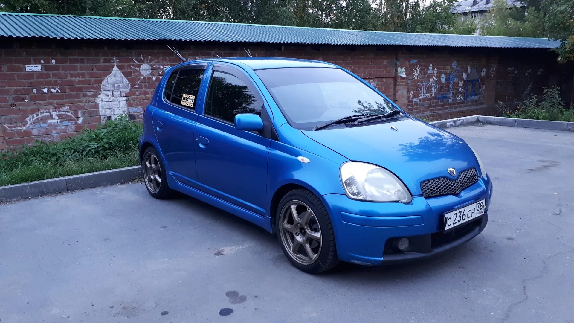 Toyota vitz 2000 года. Toyota Vitz 1.5. Toyota Vitz TRD. Toyota Vitz Turbo. Toyota Vitz 2001 турбо.