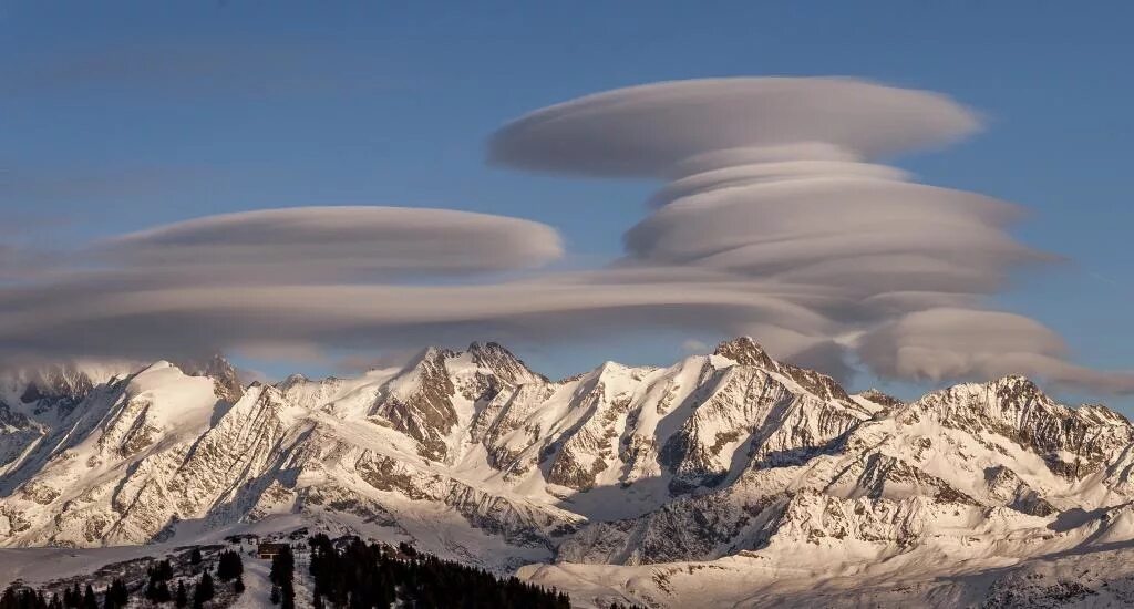Шапка облаков. Облака для сайта. Обложка облака. Обои на рабочий стол кучевые облака. Пилеус облако.