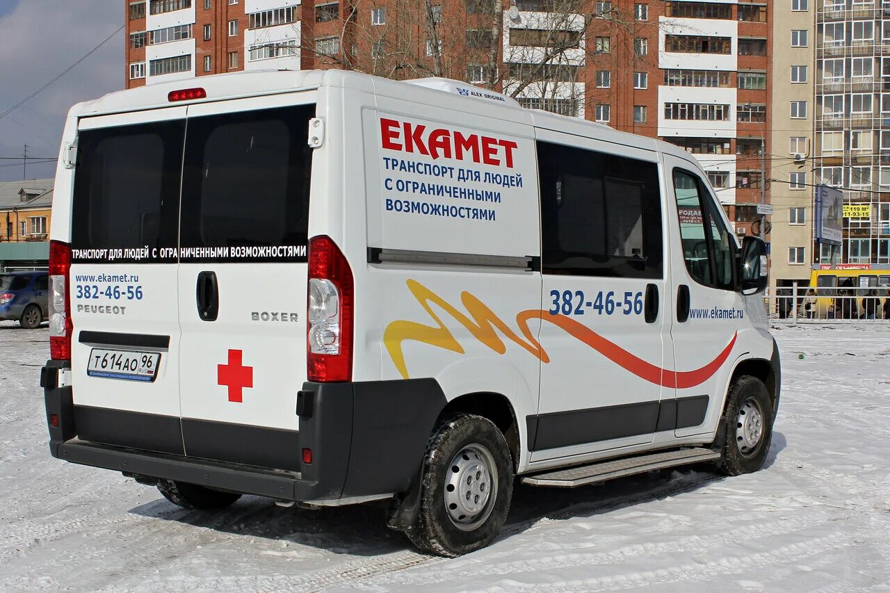 Перевозка больных екатеринбург. Fiat Ducato транспортировка лежачих больных. Пежо боксер для перевозки лежачих больных.