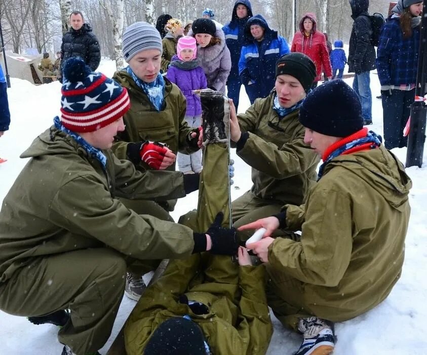 Зарница 23 февраля на улице