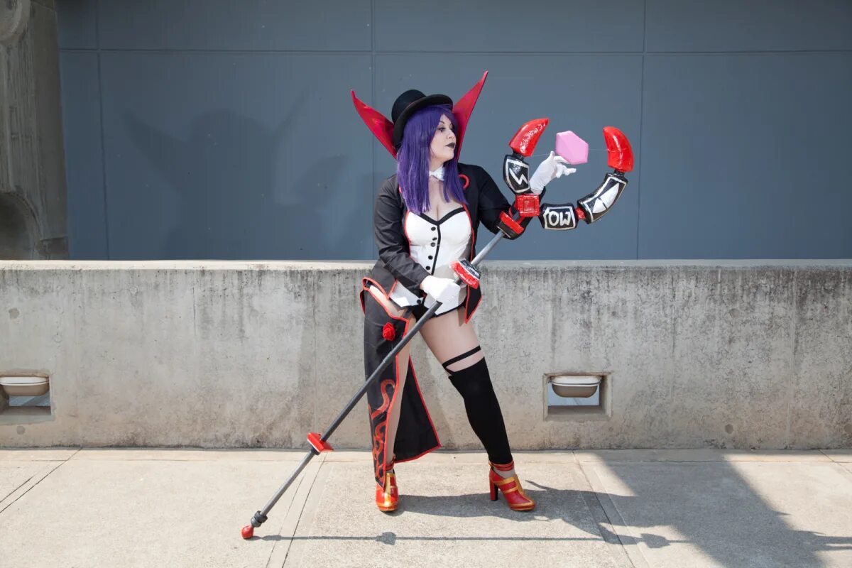 Cosplay play. Леблан косплей. Иллюзионистка Леблан косплей. Фокусница Леблан. LEBLANC League of Legends Cosplay.