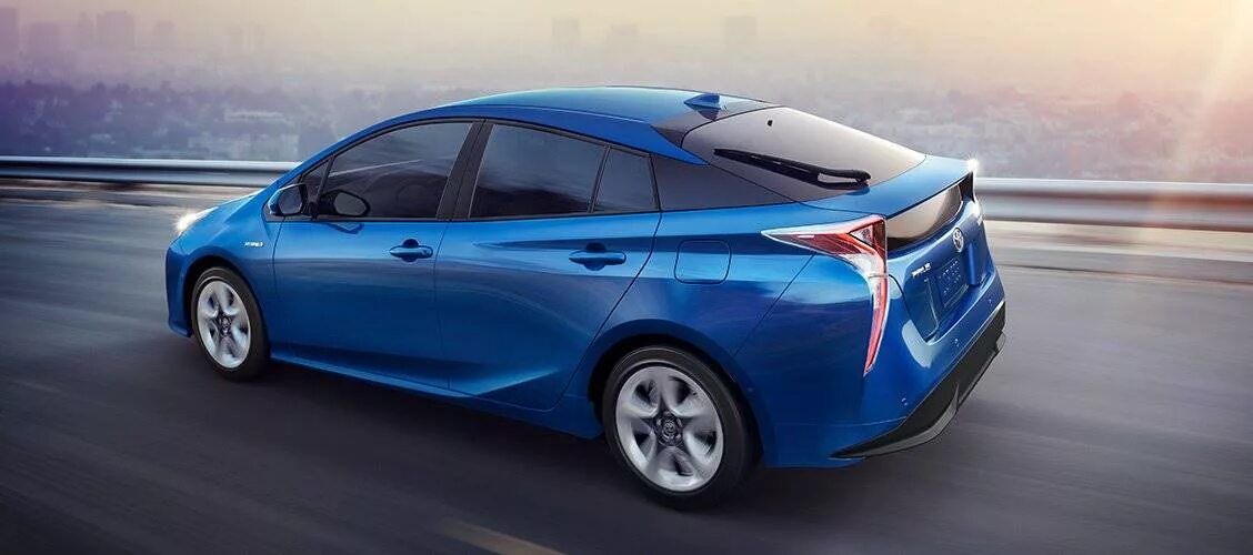 Лучшие гибридные автомобили 2025 года