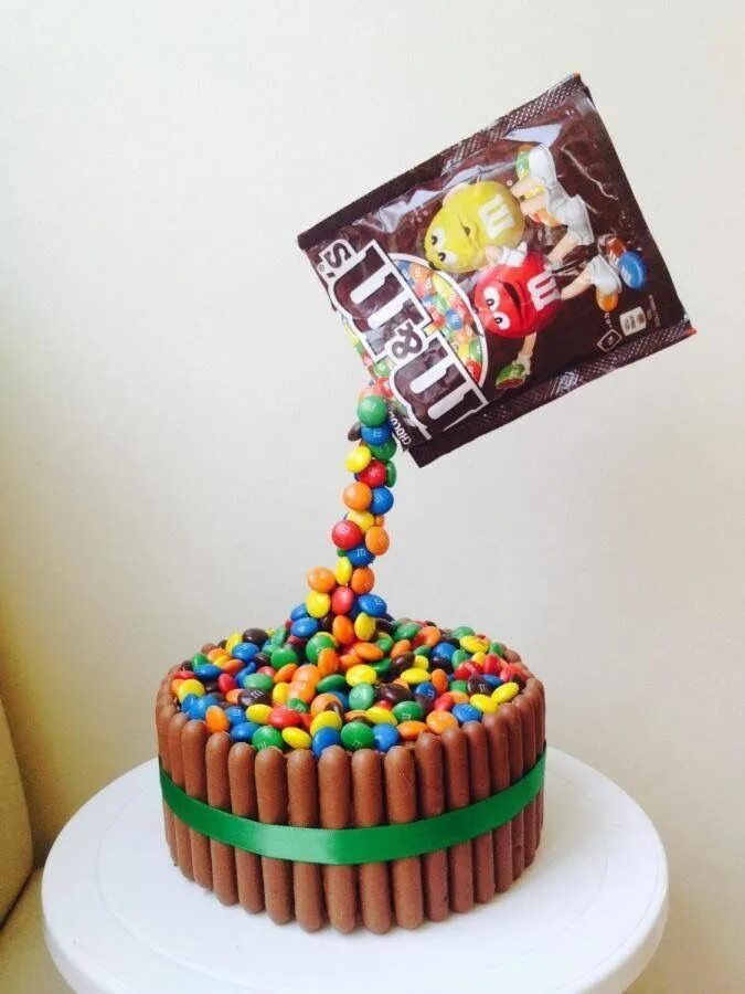 Торт эм энд эмс. Торт для детей с эм энд эмс. торт m&amp;m. торт с ммдемсами. украшение торта ммдемсом.