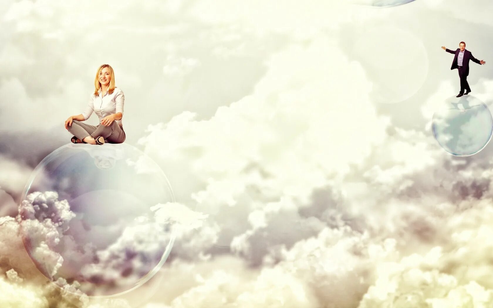 Все мое внимание было обращено на облака. Девушка в облаках. Человек на облаке. Девушка и небо. Девушка сидит на облаке.