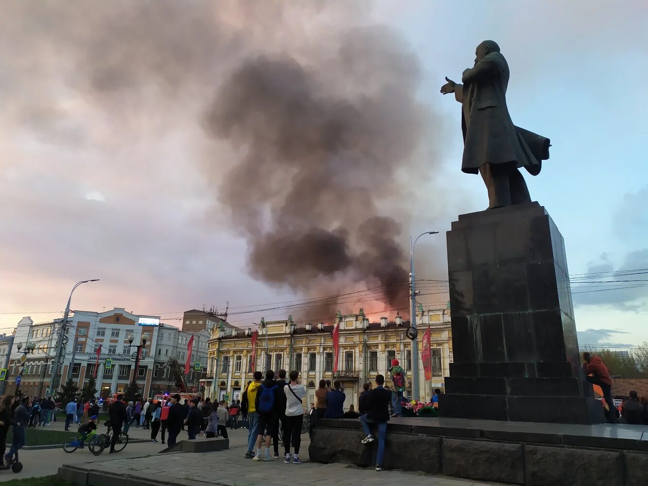 В предместье Рабочем в Иркутске сгорело кафе из-за короткого замыкания - МК Ирку
