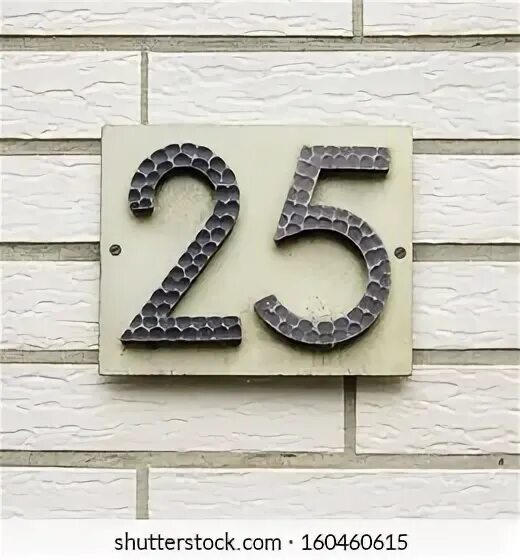 Number twenty five. 25 число. 25 число из домов. номер 25 обои. number 25 photo.