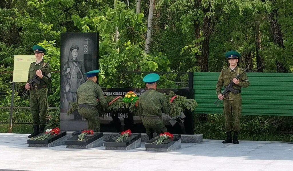 Память пограничникам ушедшим. Пограничнику на память. Герои пограничники. Памяти погибшим пограничникам. Доска памяти пограничнику.