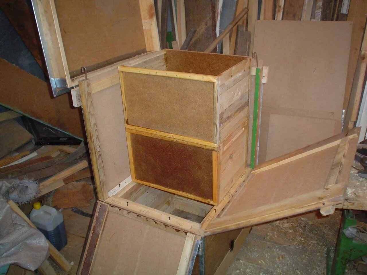 Ульи для пчел дадан 12 рамок. Лежак дадан на 24 рамки чертеж. Улей для пчел схема чертежи. Многокорпусный улей чертежи. Улей цандера чертежи.