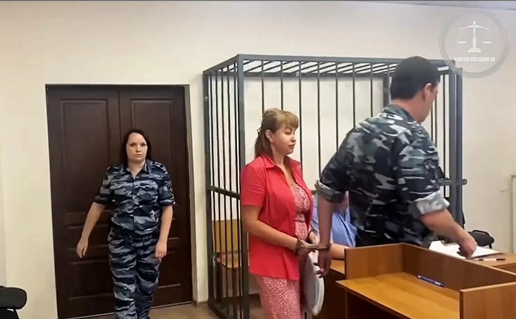 Женщина суд. Женщины под стражей. Российский суд.