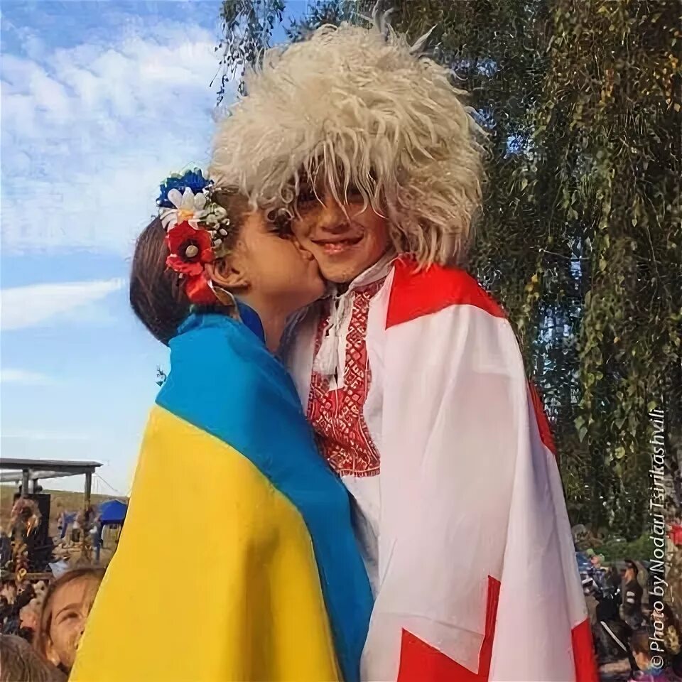 Україна грузія. Грузинский и украинский флаг. Україна грузія. Україна грузія. Україна грузія.