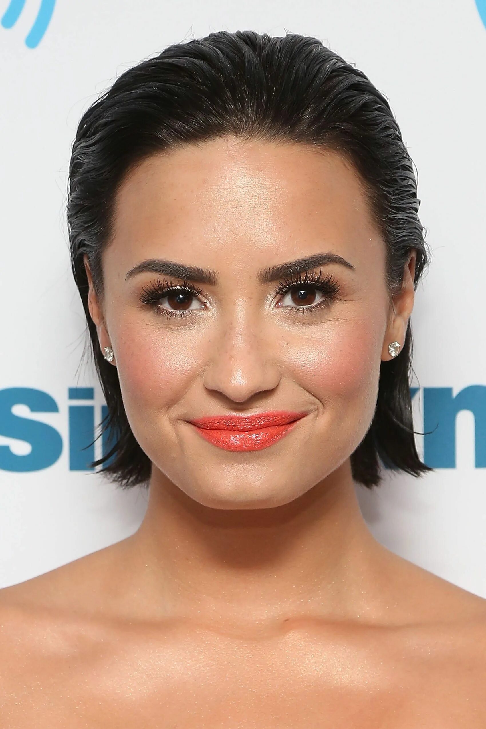 Угловатое лицо. Demi lovato. деми ловато лицо. деми ловато брови. деми ловато прически.
