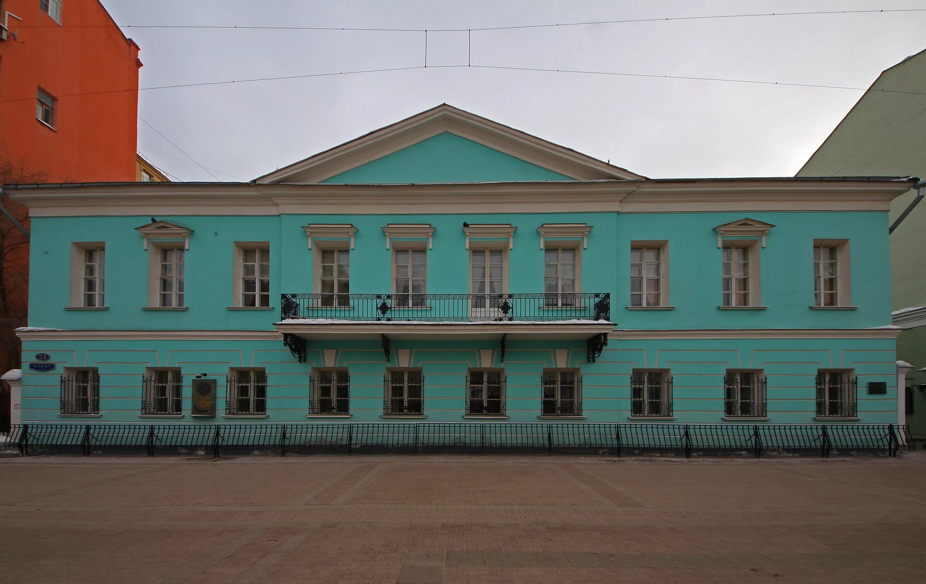 Дом пушкина в арбате. Дом-музей пушкина в москве на арбате. дом музей пушкина на арбате. ул арбат 53 музей пушкина. мемориальная квартира а.с. пушкина на арбате москва.