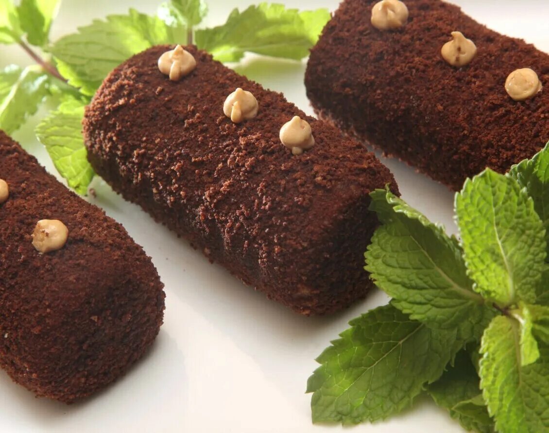 Пирожное картошка энди шеф. Крошковые пирожные. Пирожное картошка из сухарей. Пирожное картошка из печенья. Пирожное "картошка".