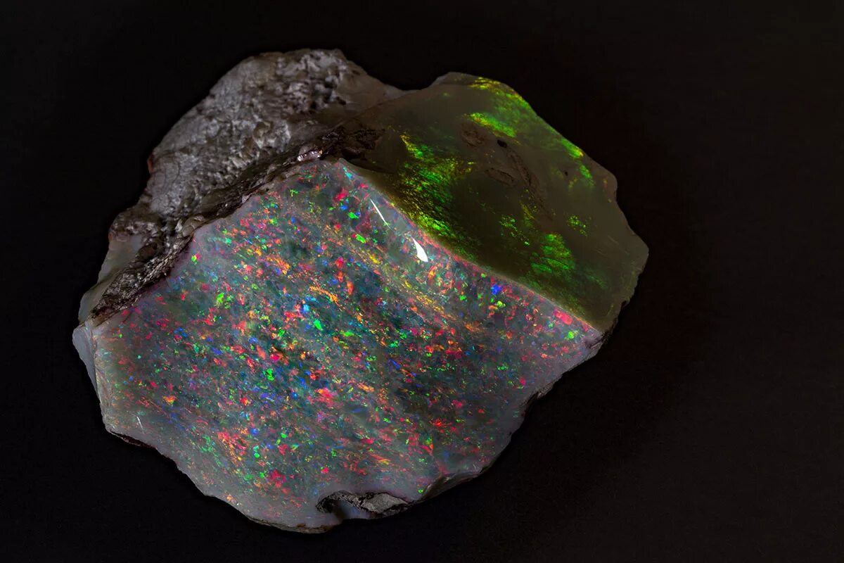 Эфиопский опал geode. Огненный опал кварц. Драгоценные камни необработанные. Опал контралуз. Эфиопский опал geode.