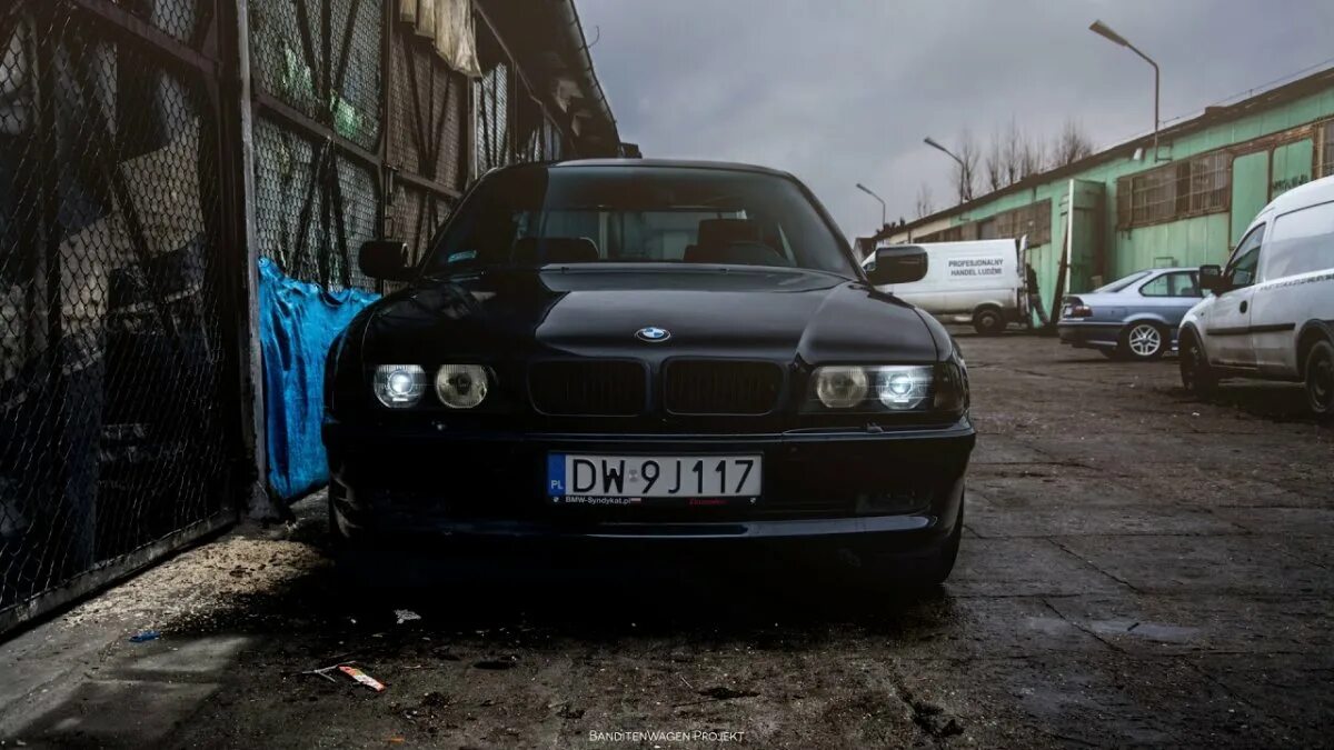 Как выглядит бумер. Bmw е38 бумер-1. бмв е39 бандит. bmw e750 бумер. bmw e38 из бумера.