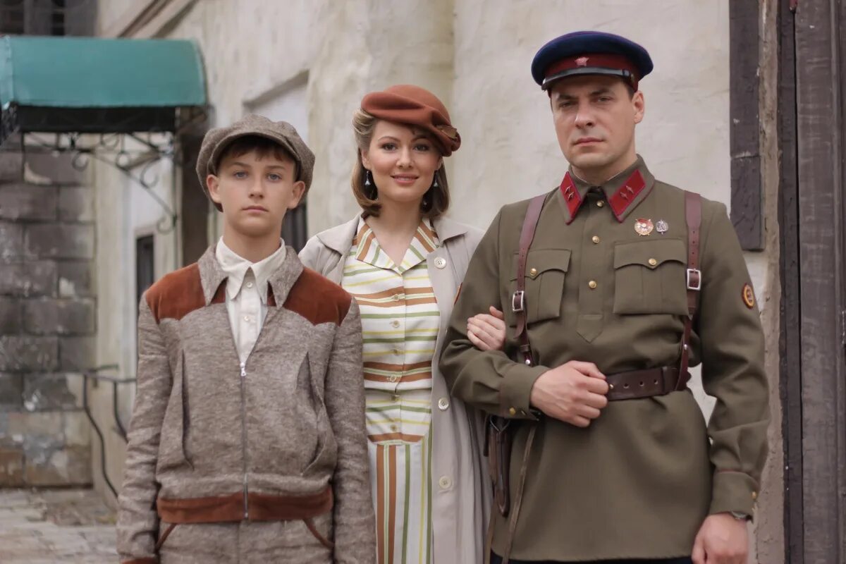 Евгений цыганов красные горы. Красные горы сериал 2013 цыганов. Алексей бардуков фильмы красные горы. Красные горы содержание. Сериал красные горы мацуока.