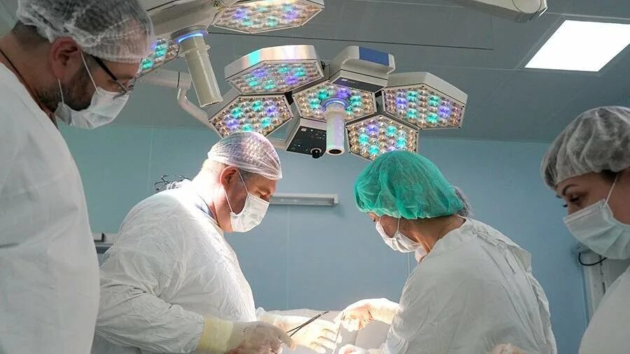 клиника имени мешалкина в новосибирске. первый провел операцию на сердце в новосибирске. хирургическая операция. первый провел операцию на сердце в новосибирске. кардиохирургия операция.