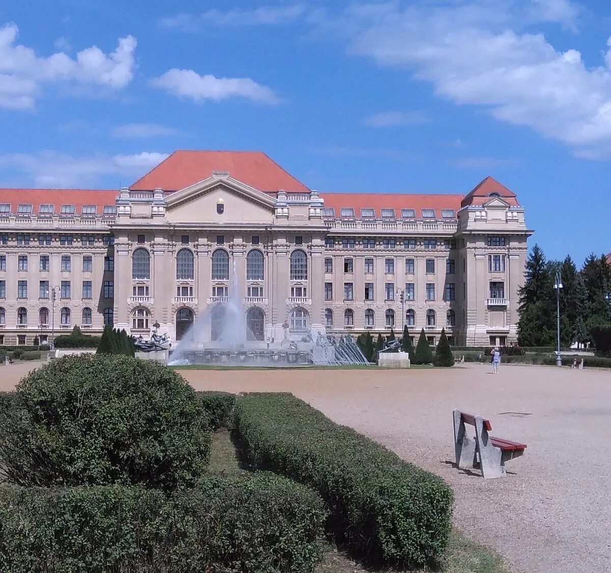 Debrecen. Дебрецен Венгрия достопримечательности. Университет города Дебрецена. Школа Дебрецен Венгрия Архитектор. Университет Дебрецен химический.