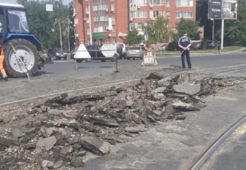 Дороги закрытые ремонт. Реконструкция дороги. Дорога асфальт. Ремонт дороги. Трамвайные пути.