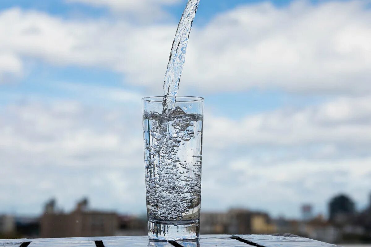 Питьевая вода на английском. Святой источник. Aquafina. Стоп вода. Питьевая вода на английском.