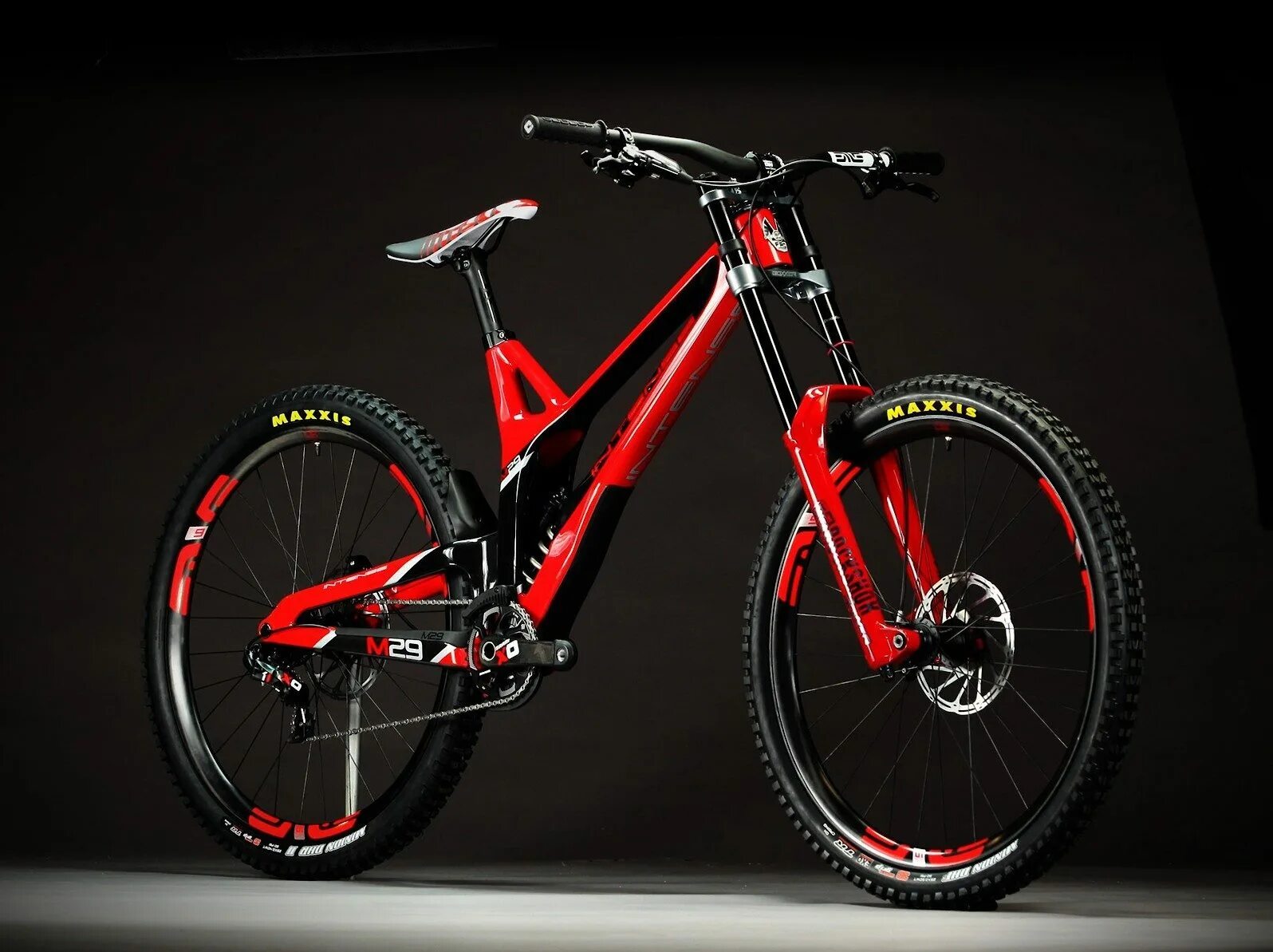 Intense m29. Велосипеды даунхилла intense. Intense m 29 Carbon. Downhill 29" велосипед. Www bike