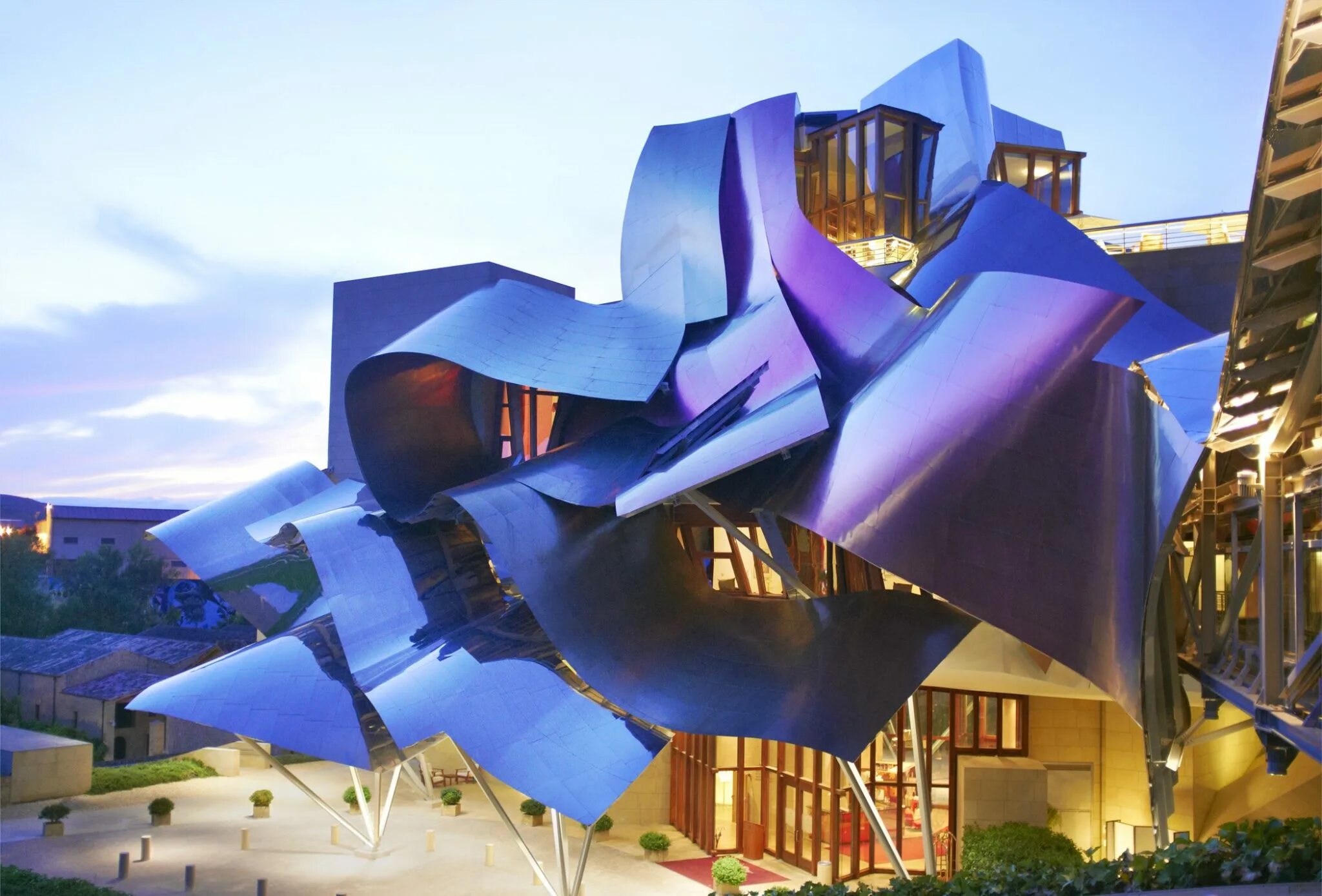 Фрэнк Гери (Frank Gehry). Фрэнк Гери (Frank Gehry) - отель Riscal. Стиль Фрэнка Гери. Фрэнк Гери здания.