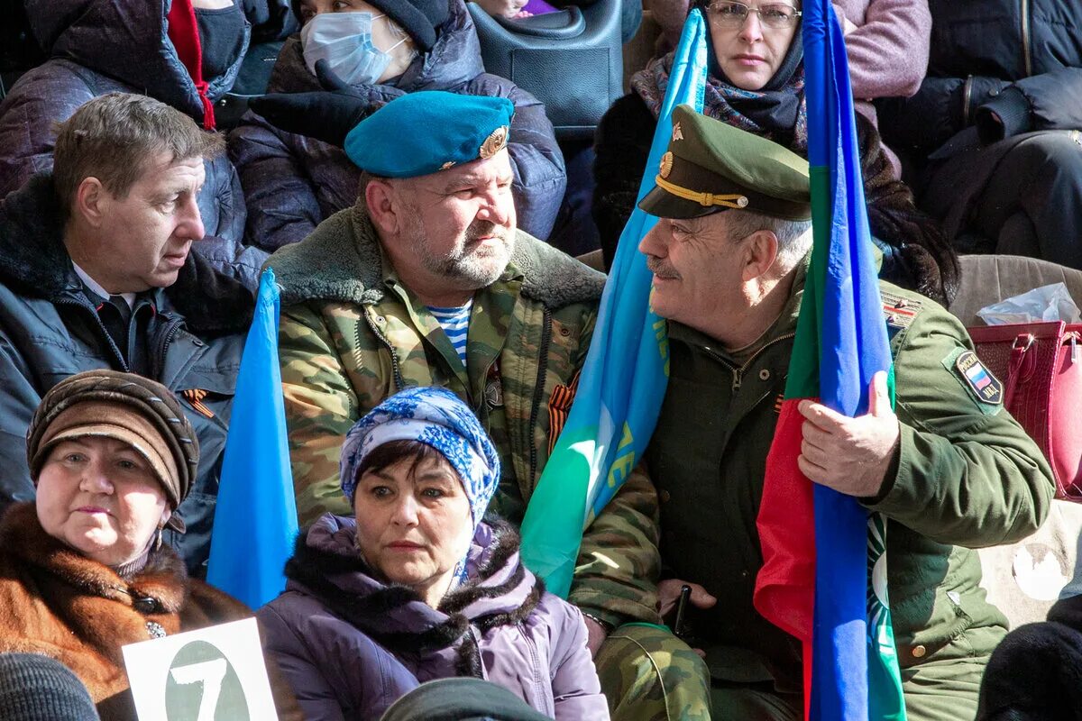 Концерт посвященный присоединению крыма к россии. Митинг концерт присоединения Крыма. Патриотические фото. Присоединение Крыма к России КЧР. Митинг концерт Черкесск.