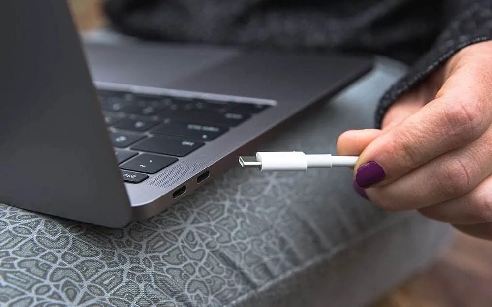 Usb c power delivery. USB-C Power delivery разъем. USB Power delivery штекер. Ноутбук harm. Разъём Thunderbolt на ноутбуке как выглядит.