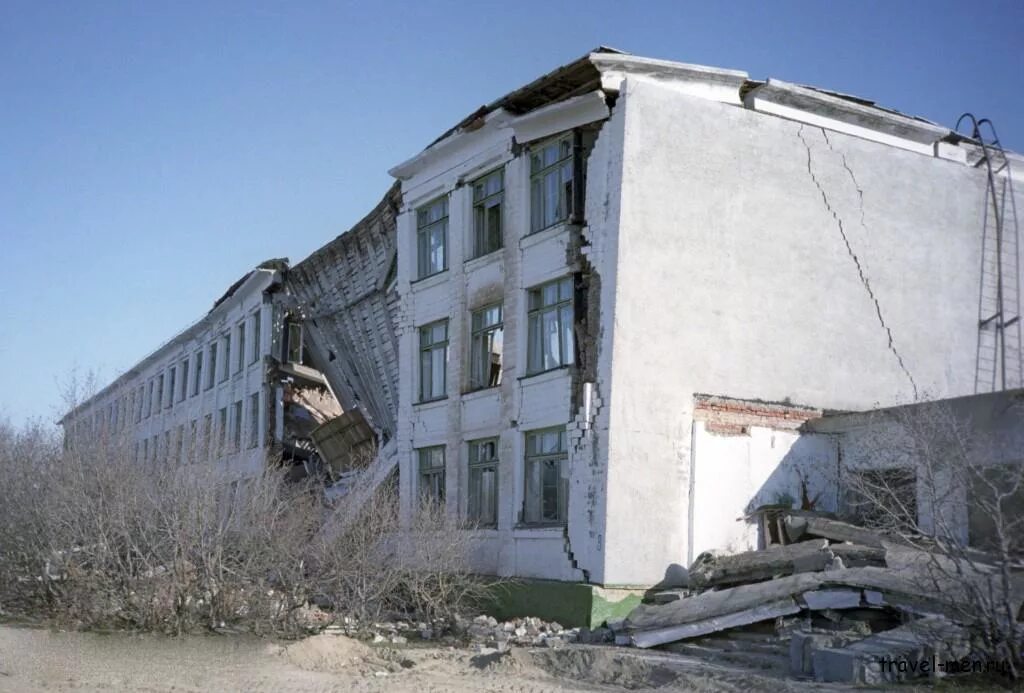 Сахалинское землетрясение. Нефтегорск Сахалинская область. Поселок Нефтегорск Сахалин. Землетрясение на Сахалине 1995 Нефтегорск. Нефтегорск город призрак.