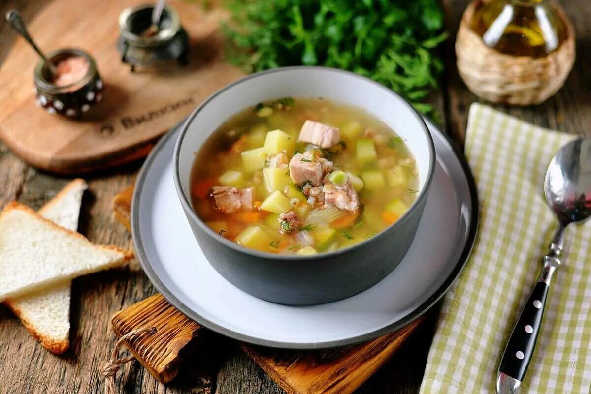 Суп с окорочком. Гороховая похлебка. Для супа. Суп гороховый. Суп с копченостями.
