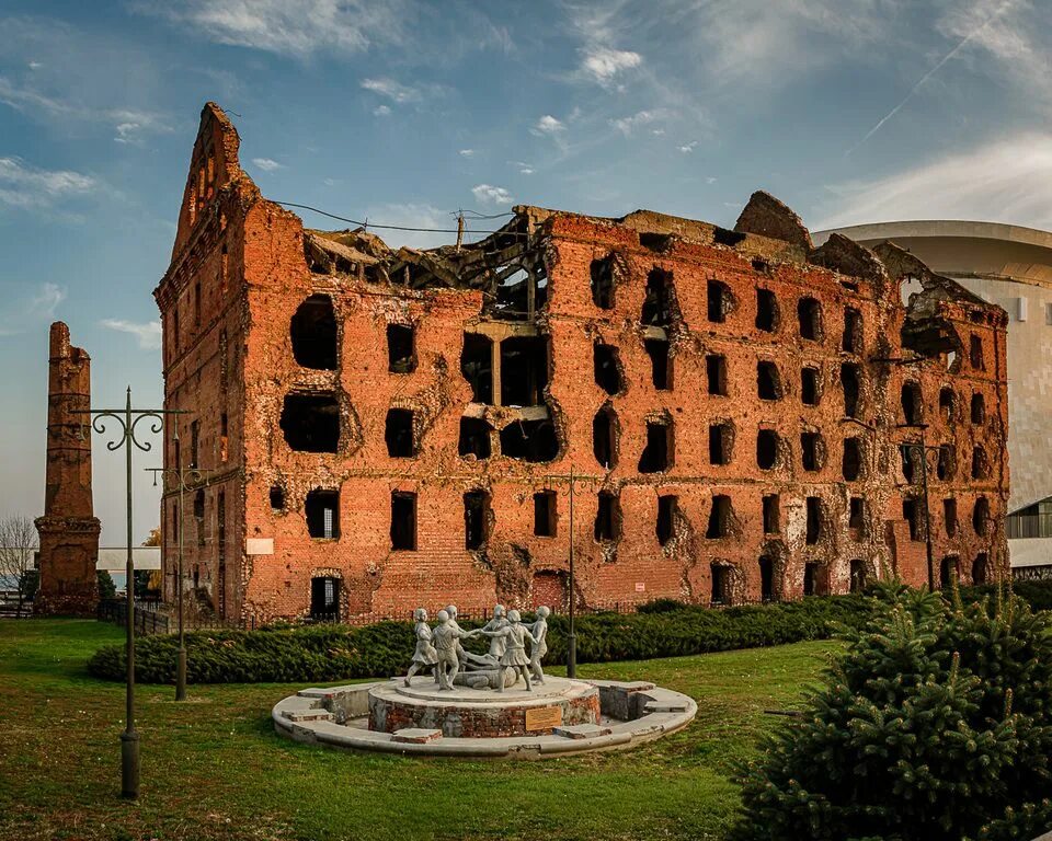 дом павлова волгоград. как воевать дома. волгоград мельница гергардта великая отечественная. мельница гергардта сталинградская битва. развалины пятиэтажек.