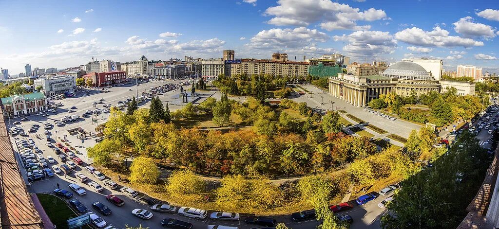 Сколько есть в новосибирске. Новосибирск площадь Ленина осенью. Площадь Ленина Новосибирск панорама. Площадь Ленина Новосибирск лето. Панорама Новосибирска красный проспект.