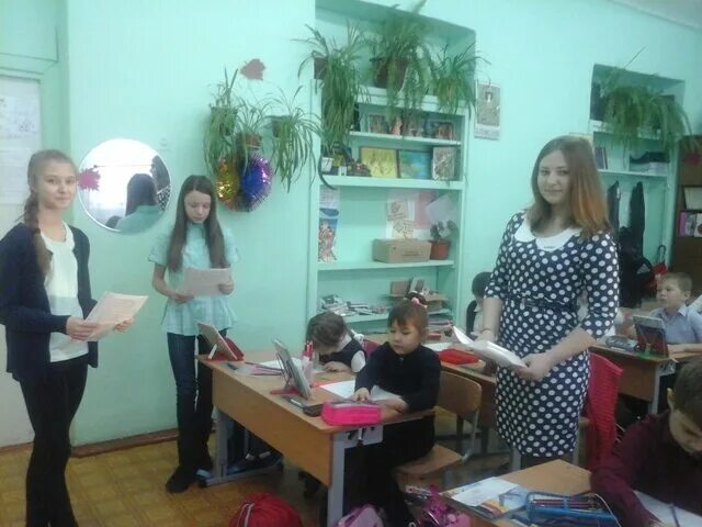 школа 1 шарыпово. 8 школа шарыпово. 8 школа шарыпово. шарыповская школа коррекционная школа. адская школьная линейка.