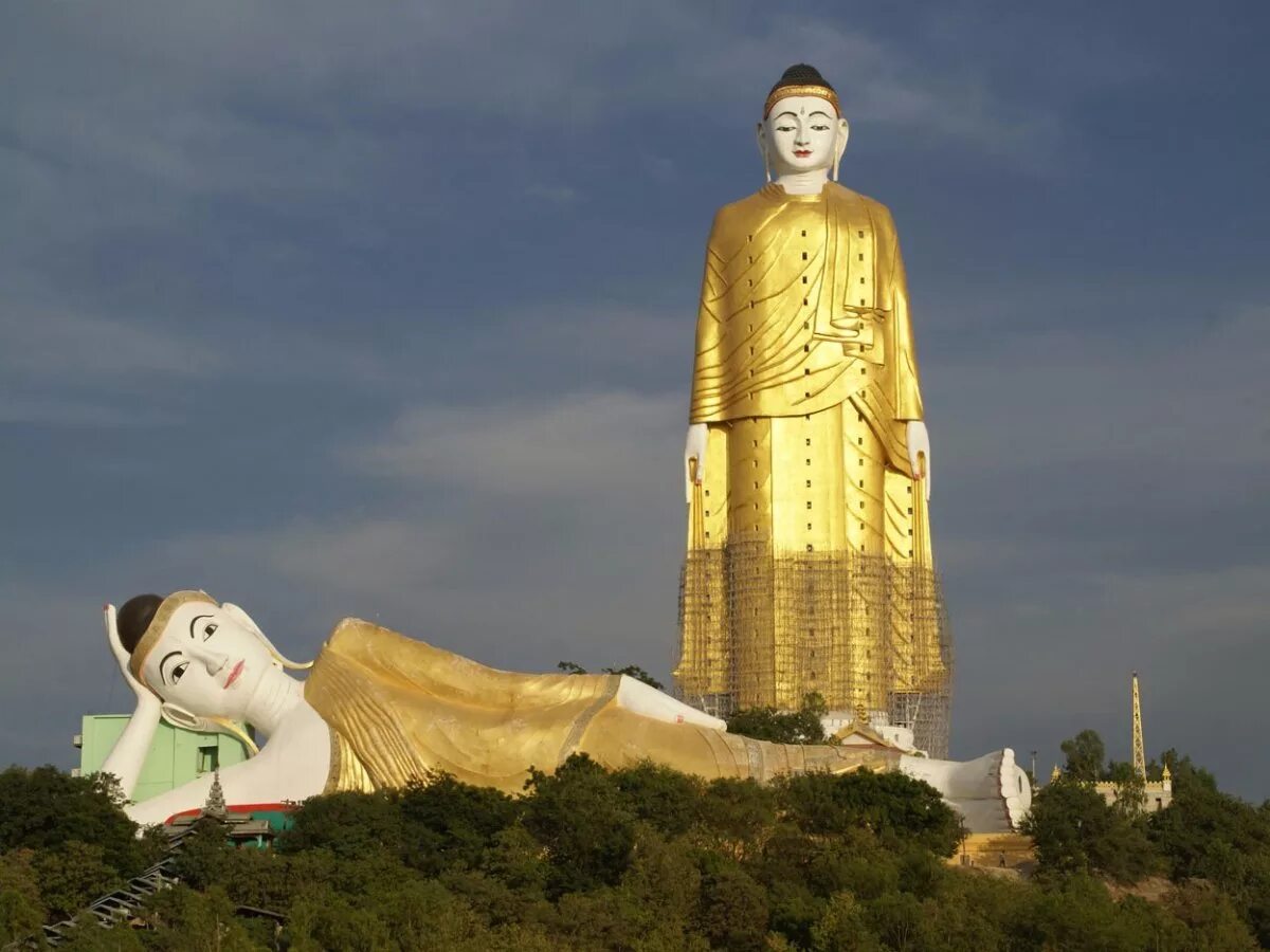 Большие статуи. Статуя Будды Шакьямуни (Лечжун-Сасачжа), Мьянма. Будда Шакьямуни статуя. Статуя Шакьямуни в Мьянме. Статуя Laykyun Setkyar.