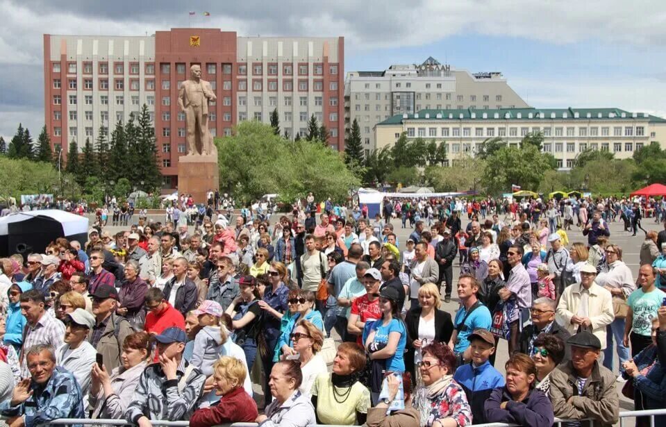 1 жители забайкальского края. Народы Забайкальского края. Красноярск население. Солнечный день в Чите. Население Забайкальского края.