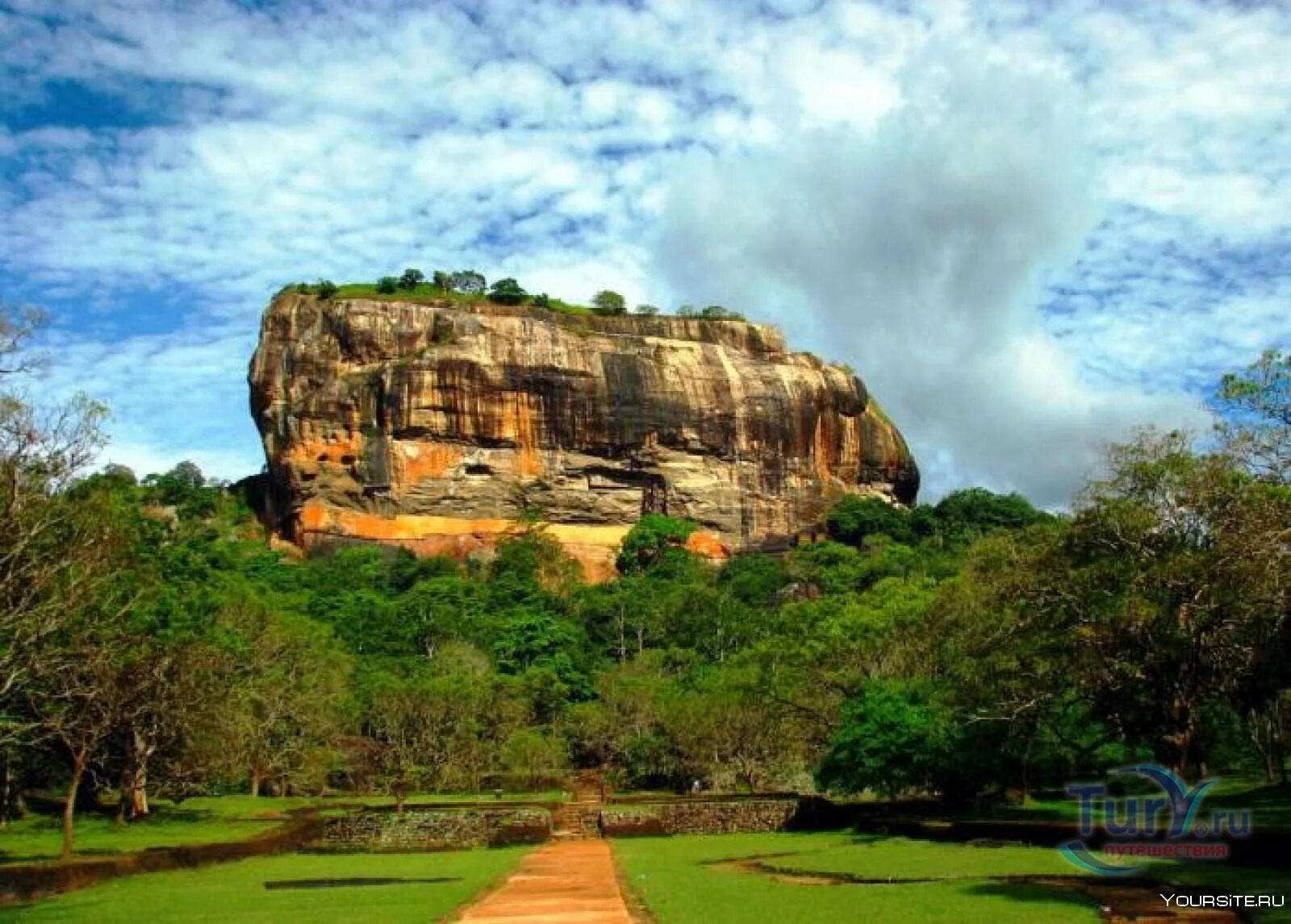 Шри ланка sri sri lanka 5. Львиная гора Сигирия. Скала Сигирия Шри-Ланка. Сигирия Шри-Ланка львиная крепость. Крепость Сигирия — львиная скала.