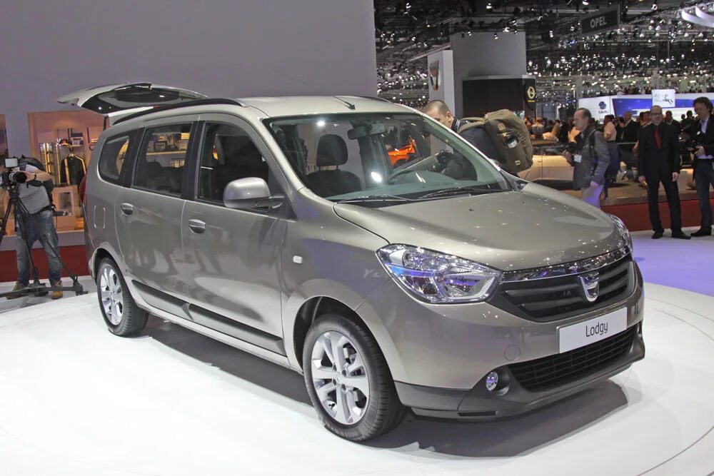 Рено лоджи 2022. Renault Lodgy 2012. Dacia минивэн. Компактвэны Рено.