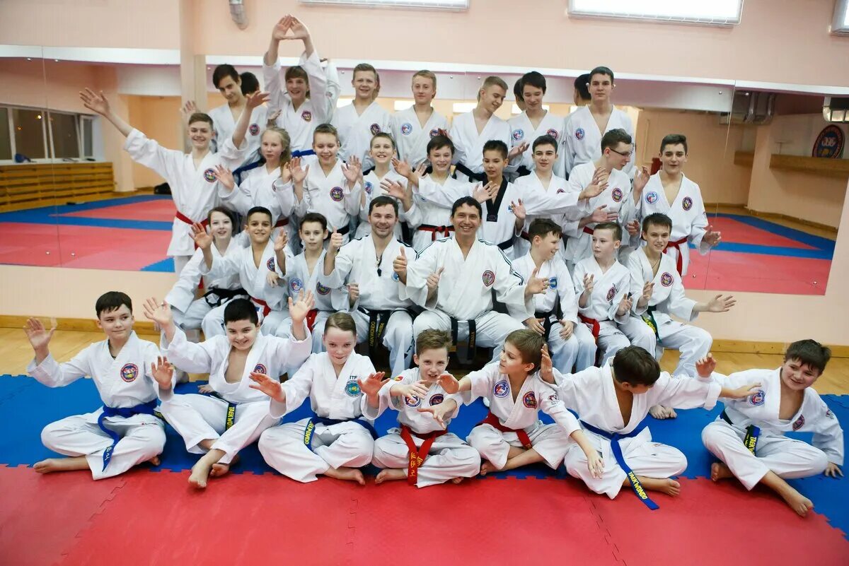 Две школы единоборств. Школа боевых единоборств. Школа единоборств победа. Сш единоборств. Школа боевых искусств.