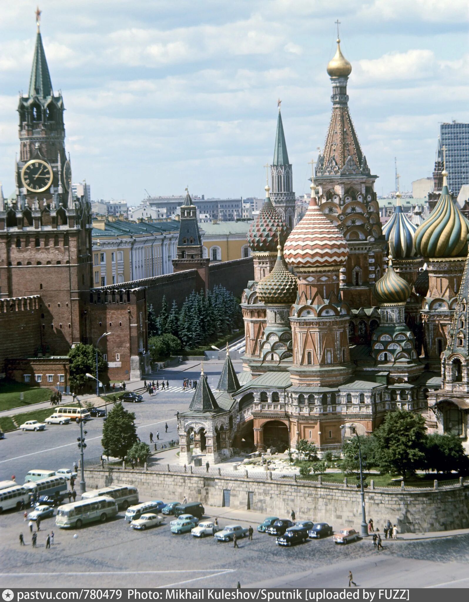 Спасская башня и храм Василия Блаженного. Кремль храм Василия Блаженного. Кремлевская район