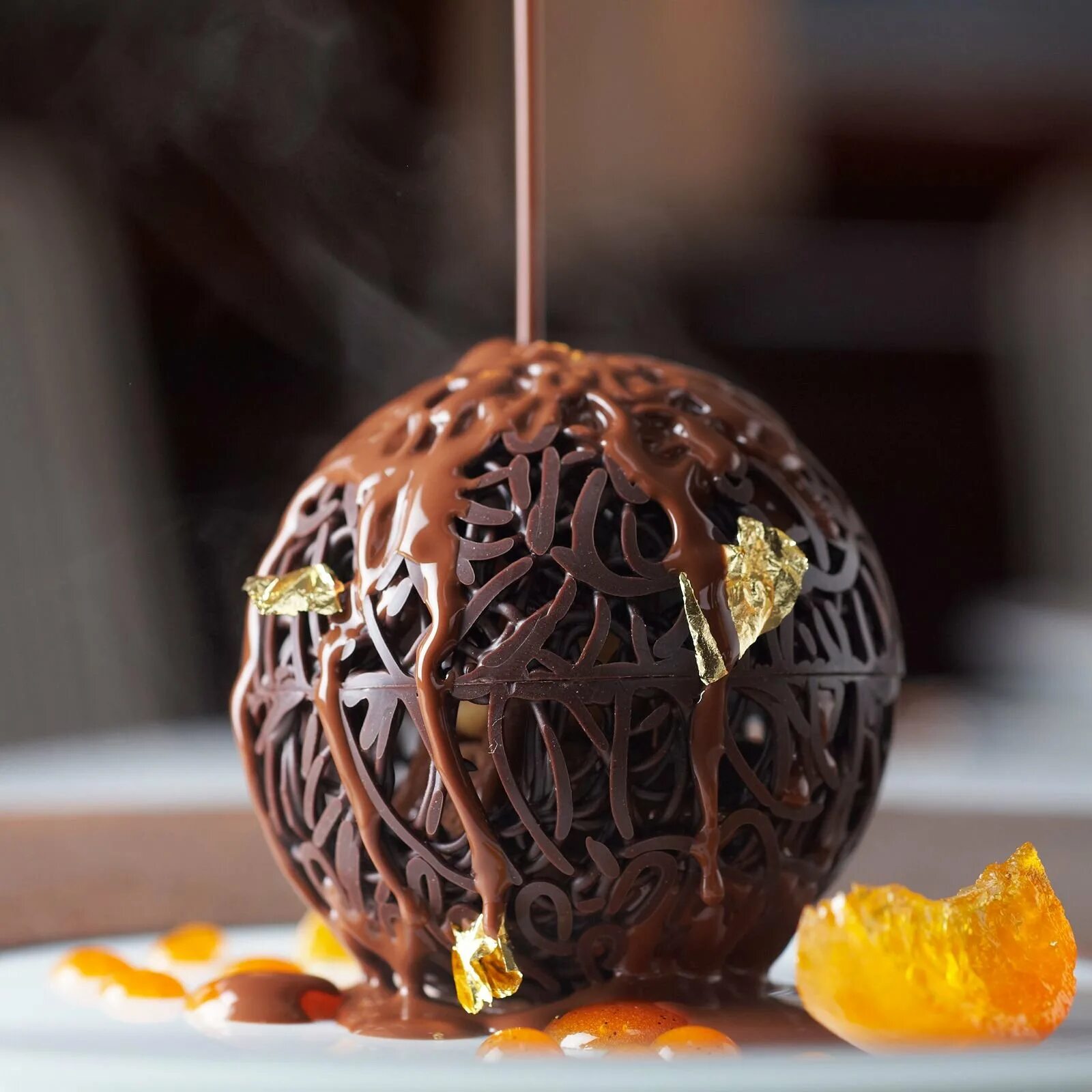 шоколадные шары для торта. украшение торта шоколадными шарами. шоколадные шары для торта. украшение торта шоколадными шариками. шары из шоколада для украшения.