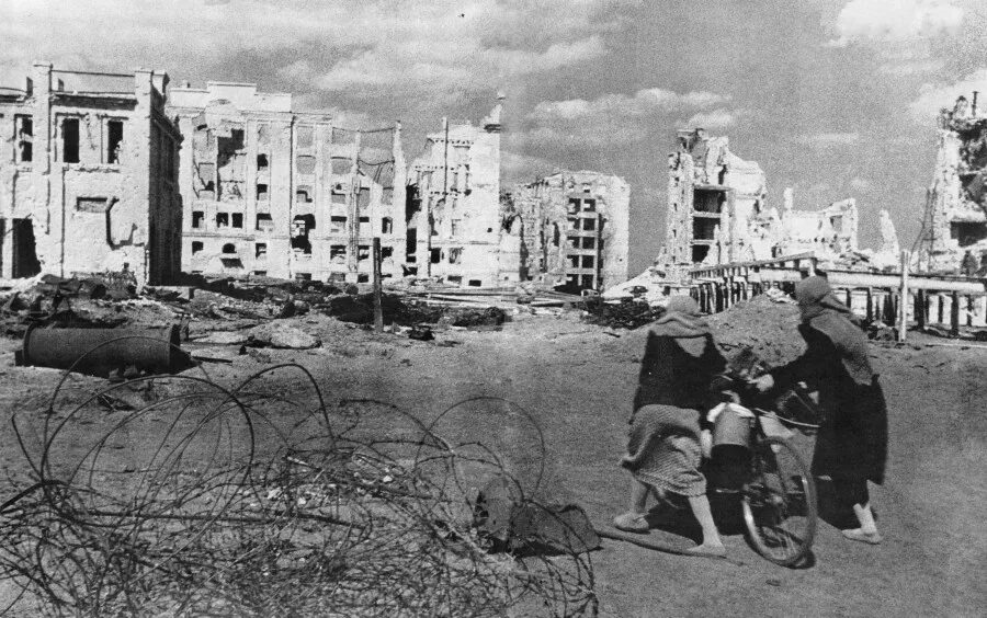 вокзал сталинград 1943.